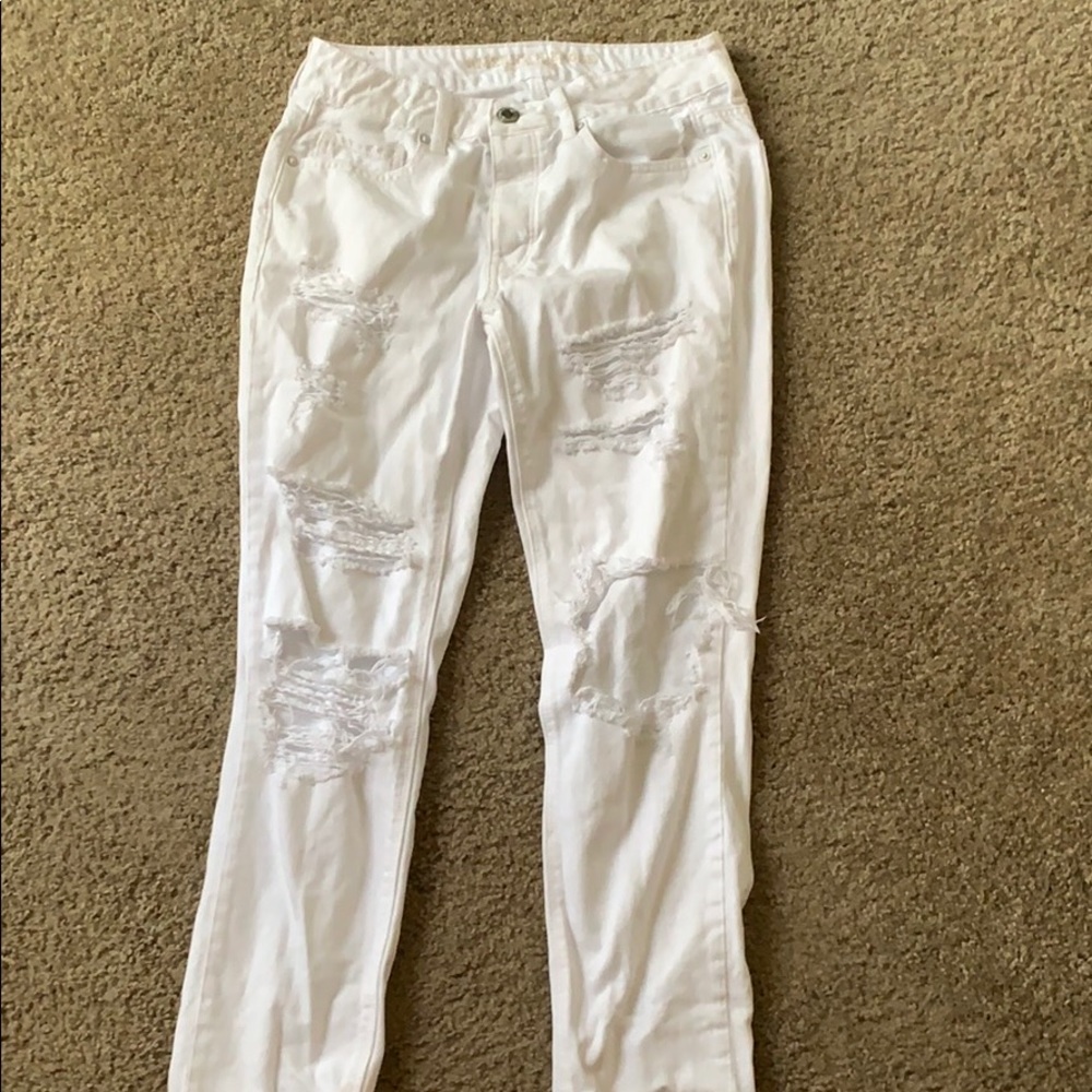 American Eagle White Ripped Mom Jean